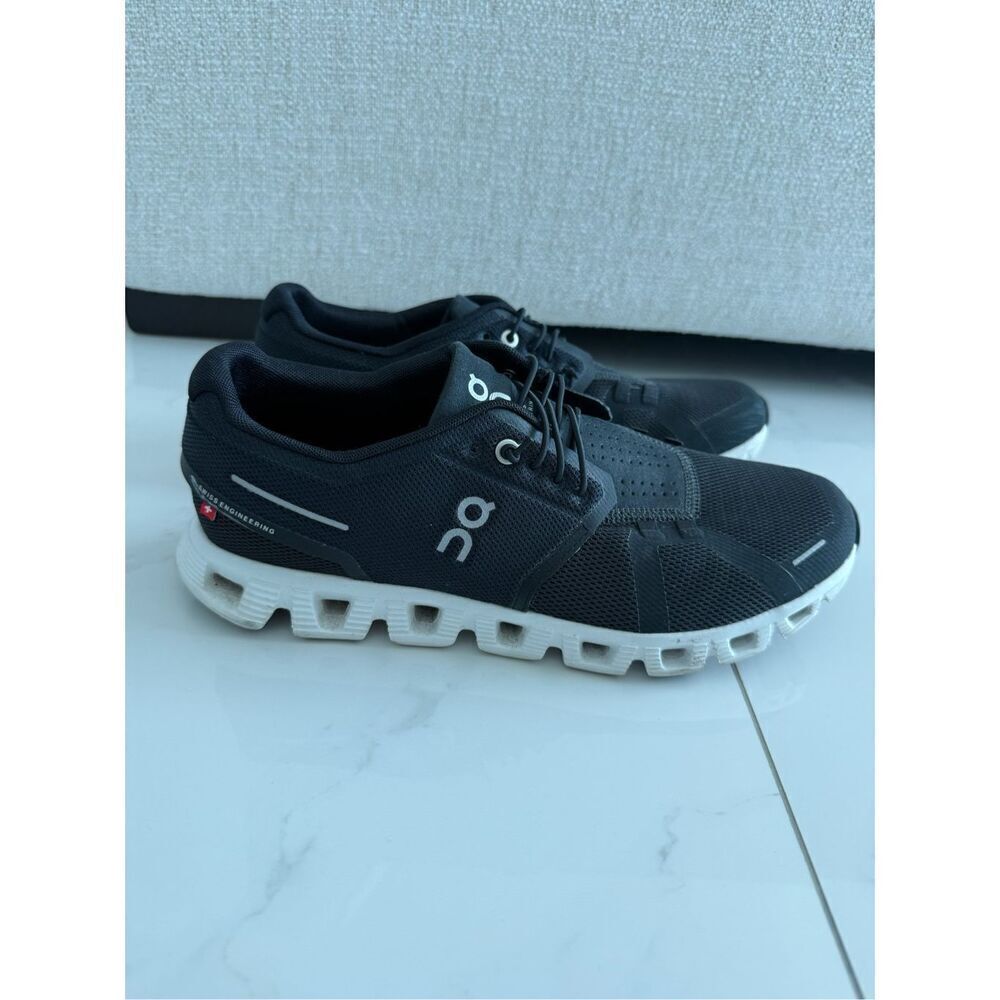 *Worn Once Men’s Cloud 5 ON Sneakers